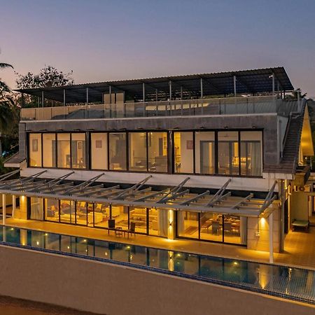 Oceanic Sunsets With River View, Comp Breakfast & Infinity Pool At Stayvista Verem Extérieur photo