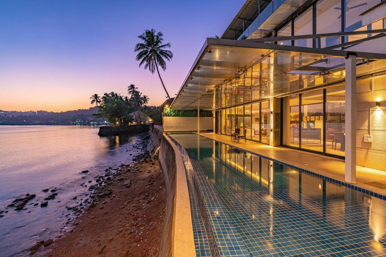 Oceanic Sunsets With River View, Comp Breakfast & Infinity Pool At Stayvista Verem Extérieur photo