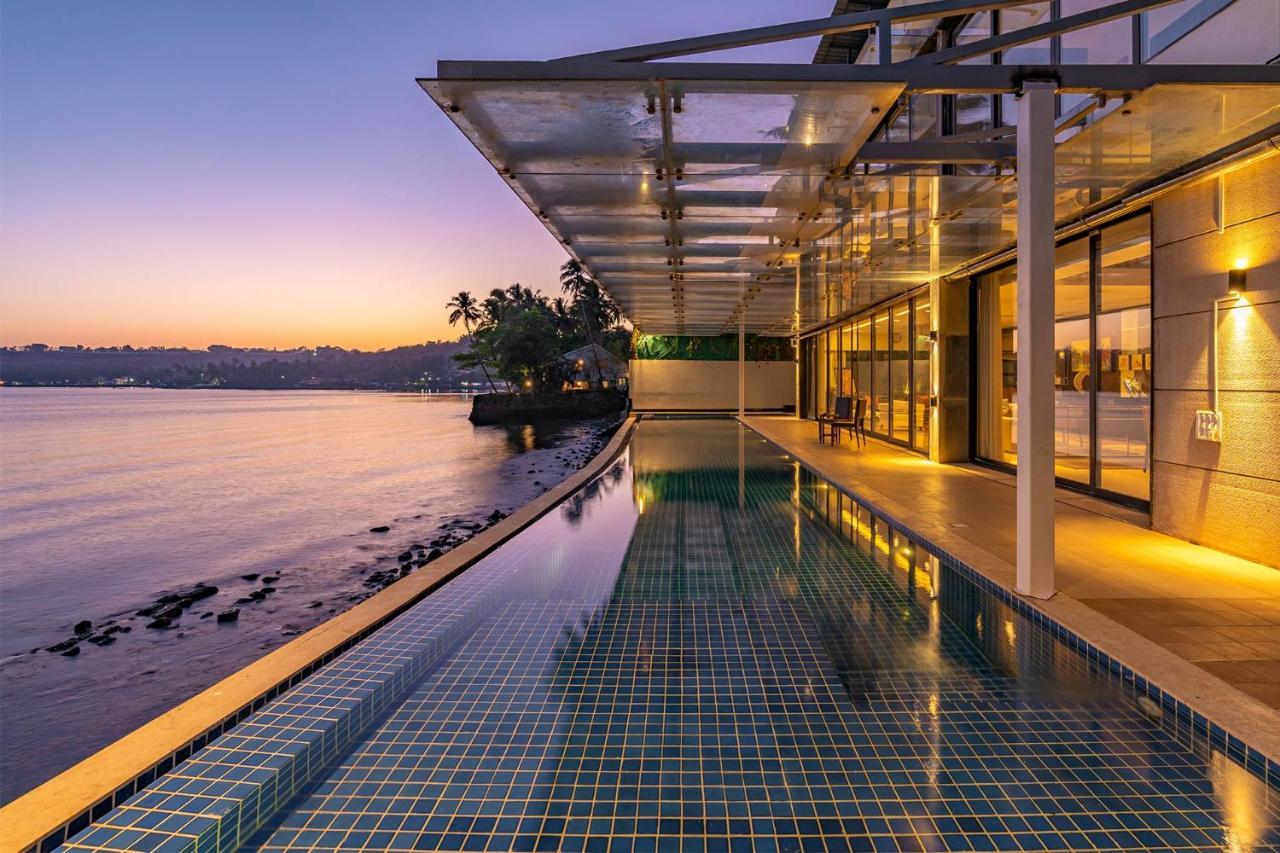 Oceanic Sunsets With River View, Comp Breakfast & Infinity Pool At Stayvista Verem Extérieur photo